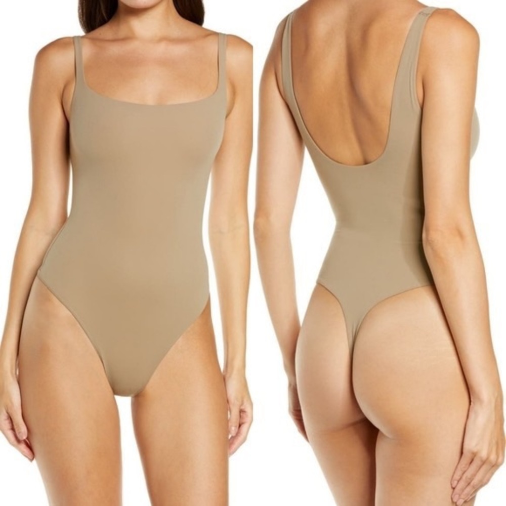 SKIMS FITS EVERYBODY SQUARE NECK BODYSUIT SIZE M